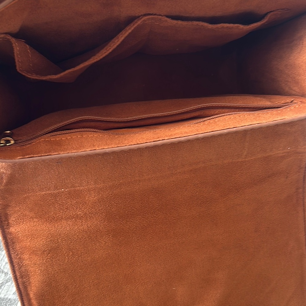 Steve Madden Brown Shoulder Bag with Gold Accents - Picture 4 of 5